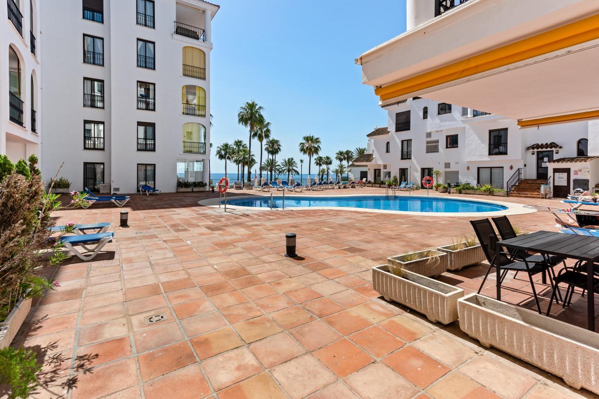 Beach Apartment In La Duquesa Marina Кастильо-де-Сабинильяс Экстерьер фото